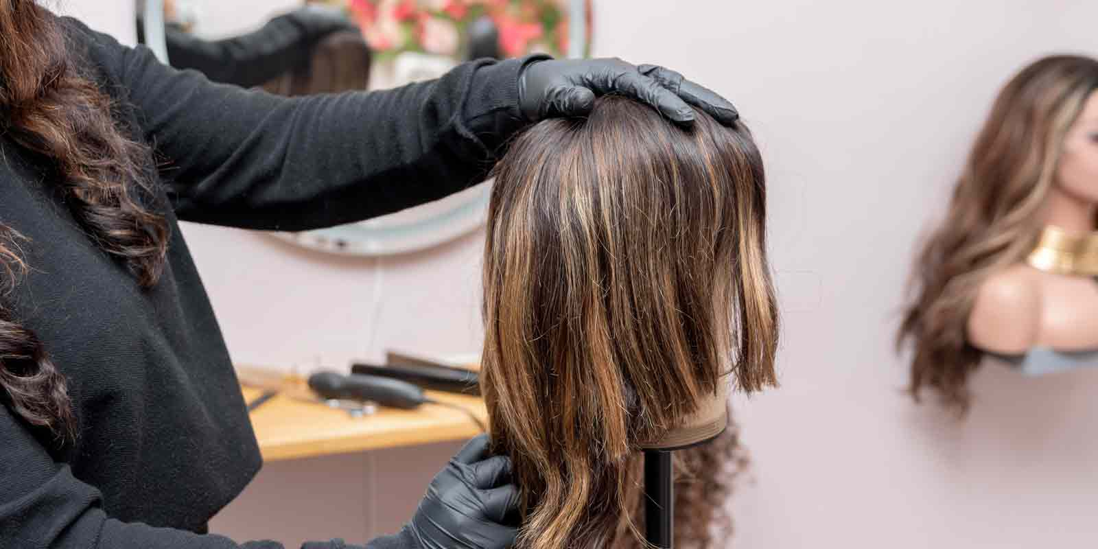 Tipps zur Pflege und zum Styling von Kunsthaarperücken